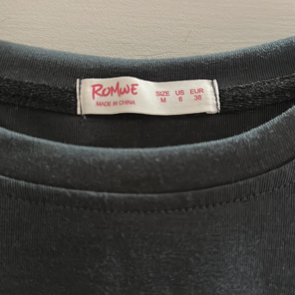 ❣️3/$30 ROMWE Floral Print Crop Top - Picture 3 of 6